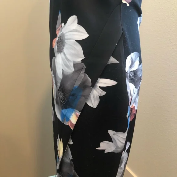 Bodycon fit dress - Picture 2 of 9